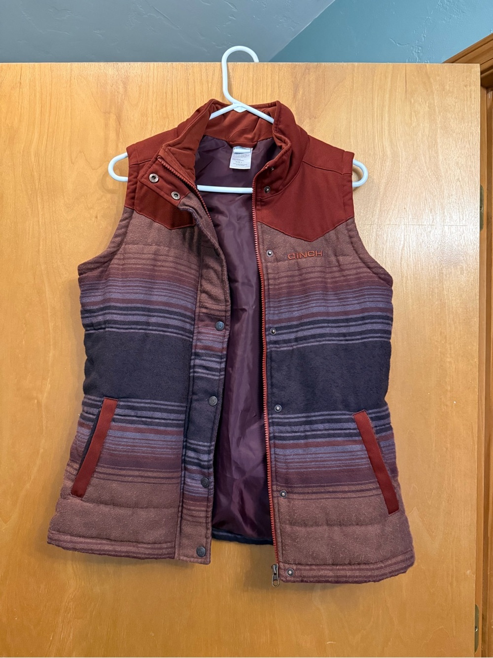 Cinch Women's Rust and Maroon Striped Quilted Vest